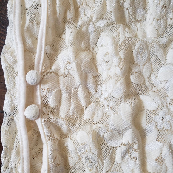 Carlotte Russe | Medium | Cream Lace Crop Top - Picture 4 of 7